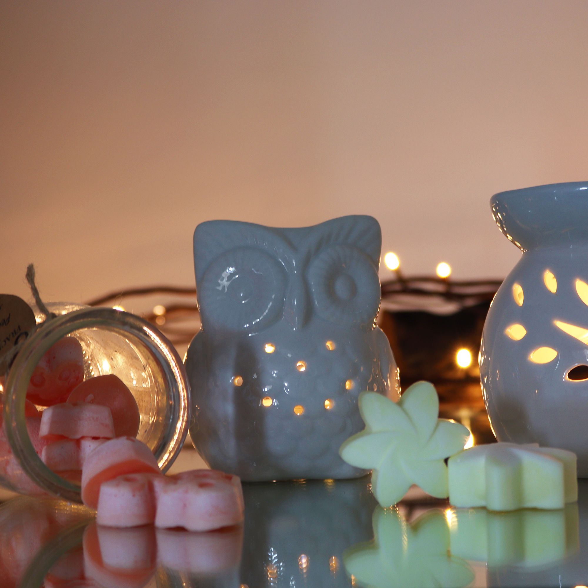 Klasyczny biały kominek ceramiczny – Sowa (duży)