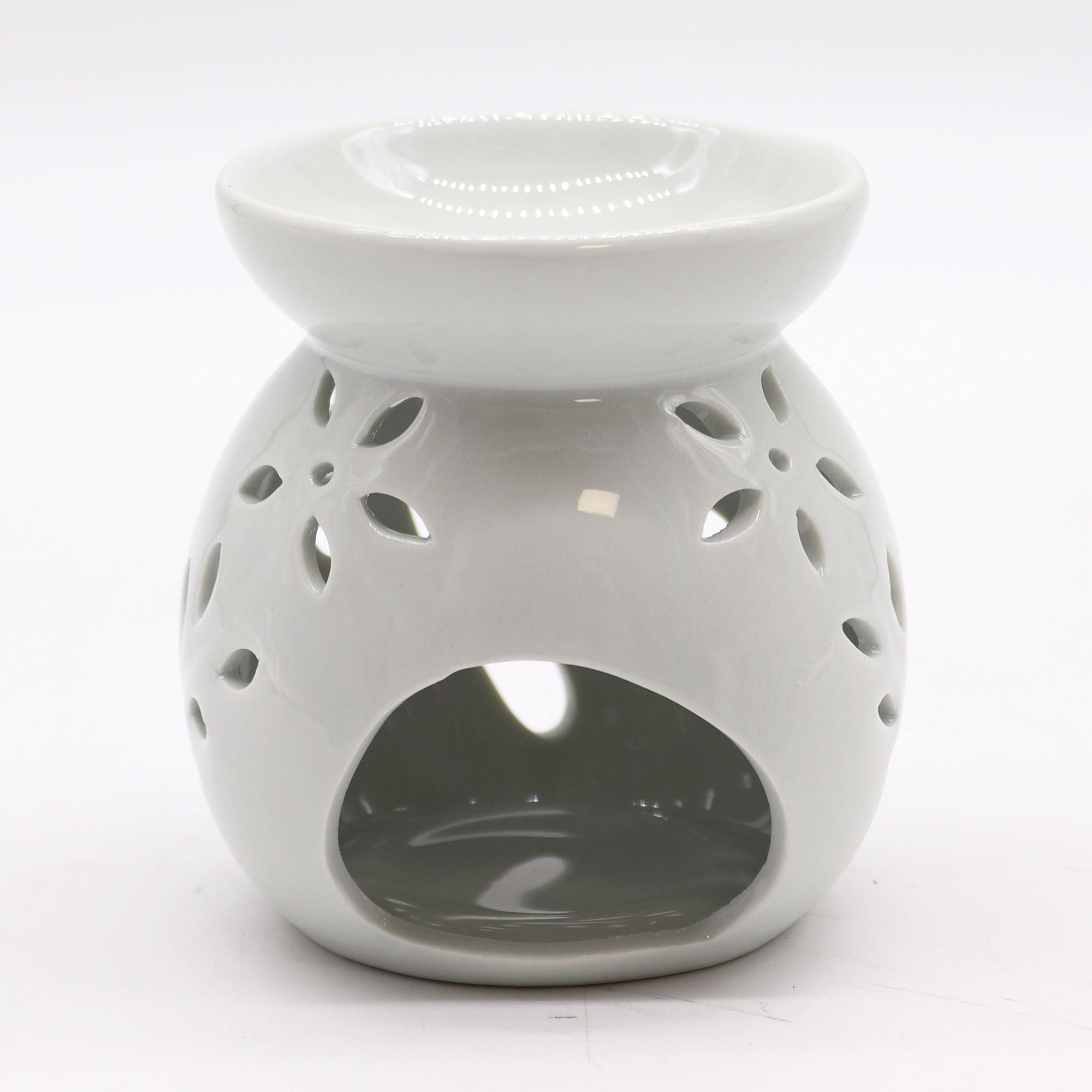 Klasyczny biały kominek ceramiczny – Wycięte drzewo