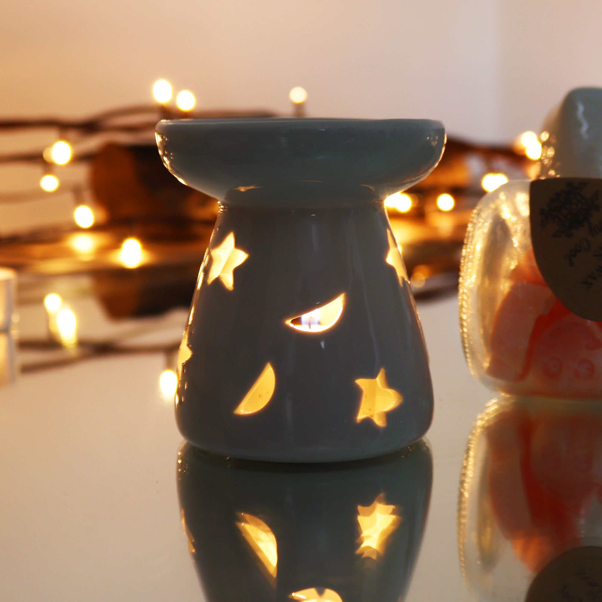 Klasyczny biały kominek ceramiczny – Księżyc i gwiazda (mały)