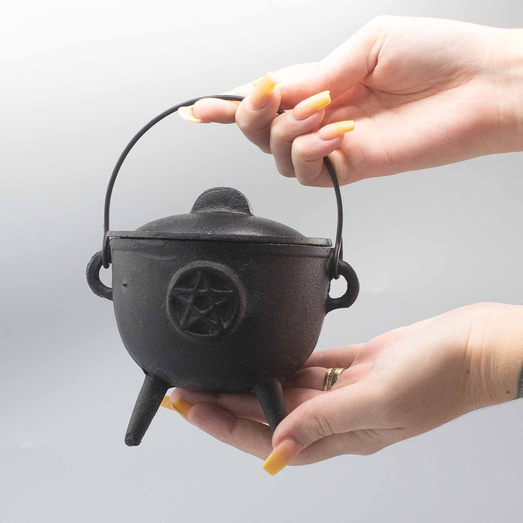 Cast Iron Cauldron with Pentagram – 11x13 cm