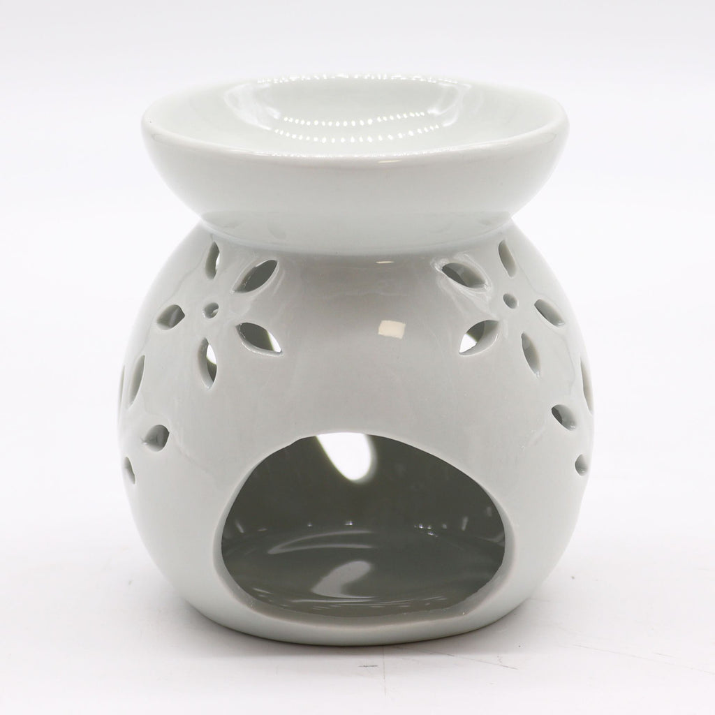 Klasyczny biały kominek ceramiczny – Wycięte drzewo