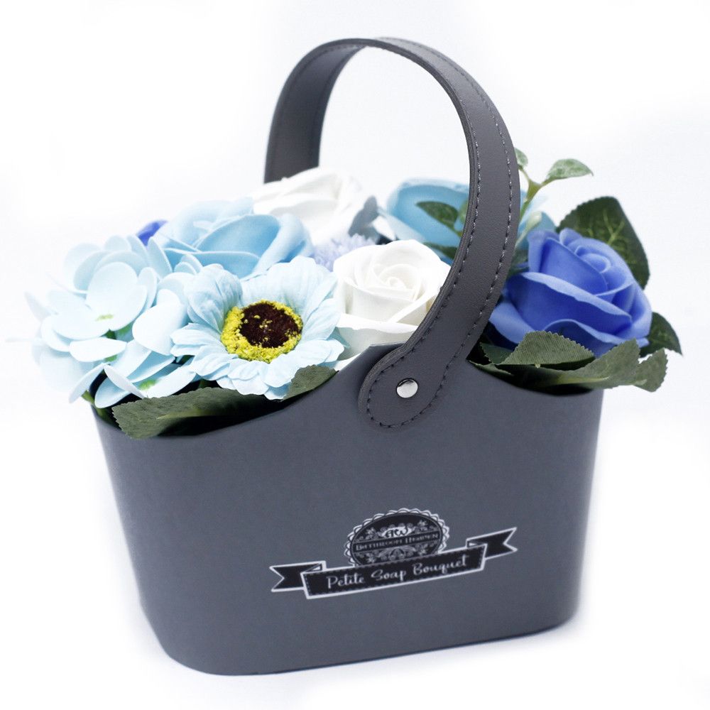 Bukiet Petite Basket – Kojący Błękit